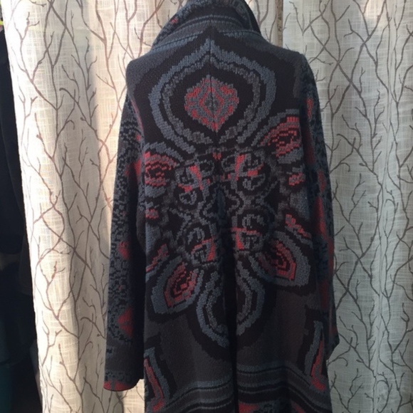 Rachel from Rachel Roy carpet sweater - Picture 4 of 8